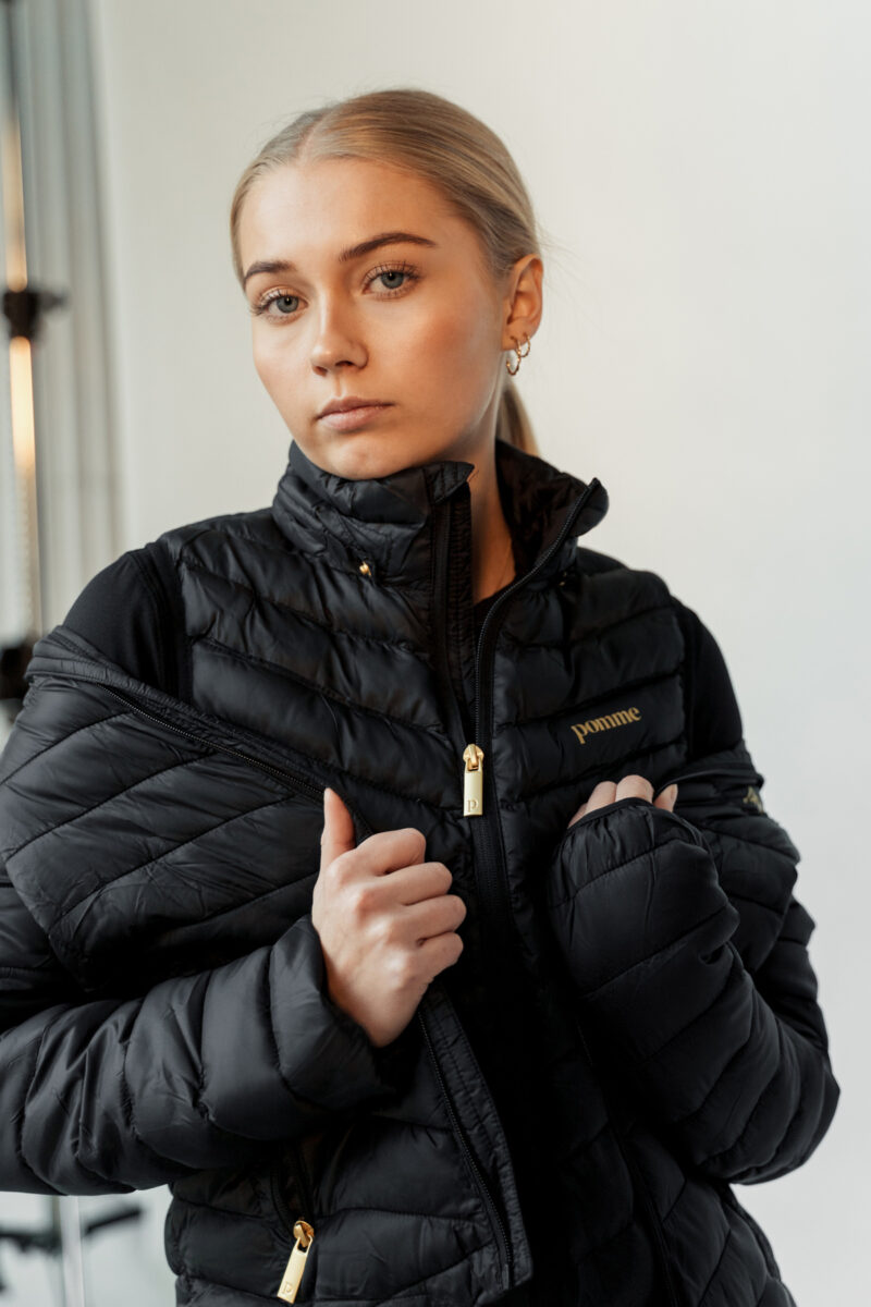 Pomme Ingrid, Black Light Vest