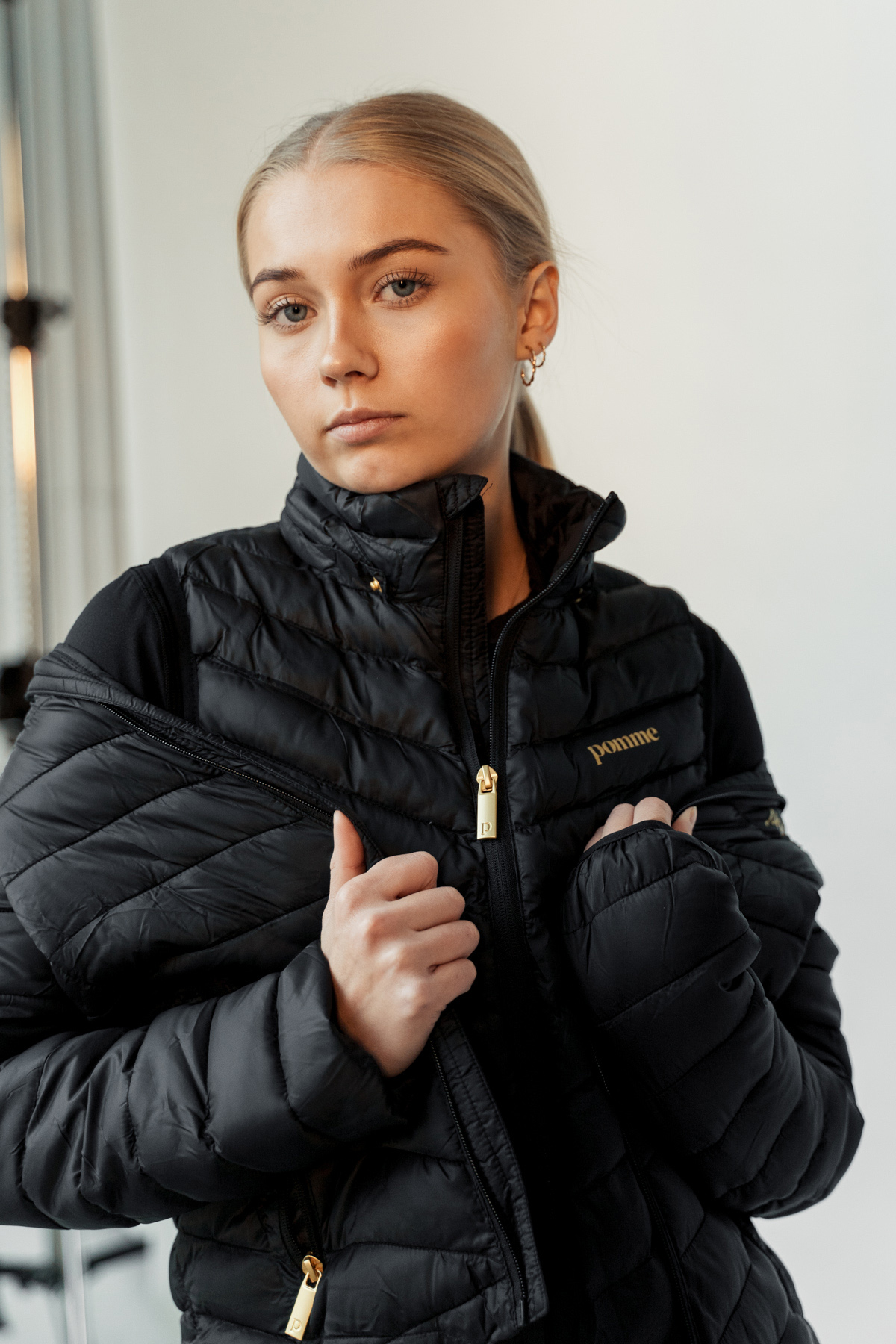 Pomme Ingrid, Black Light Vest