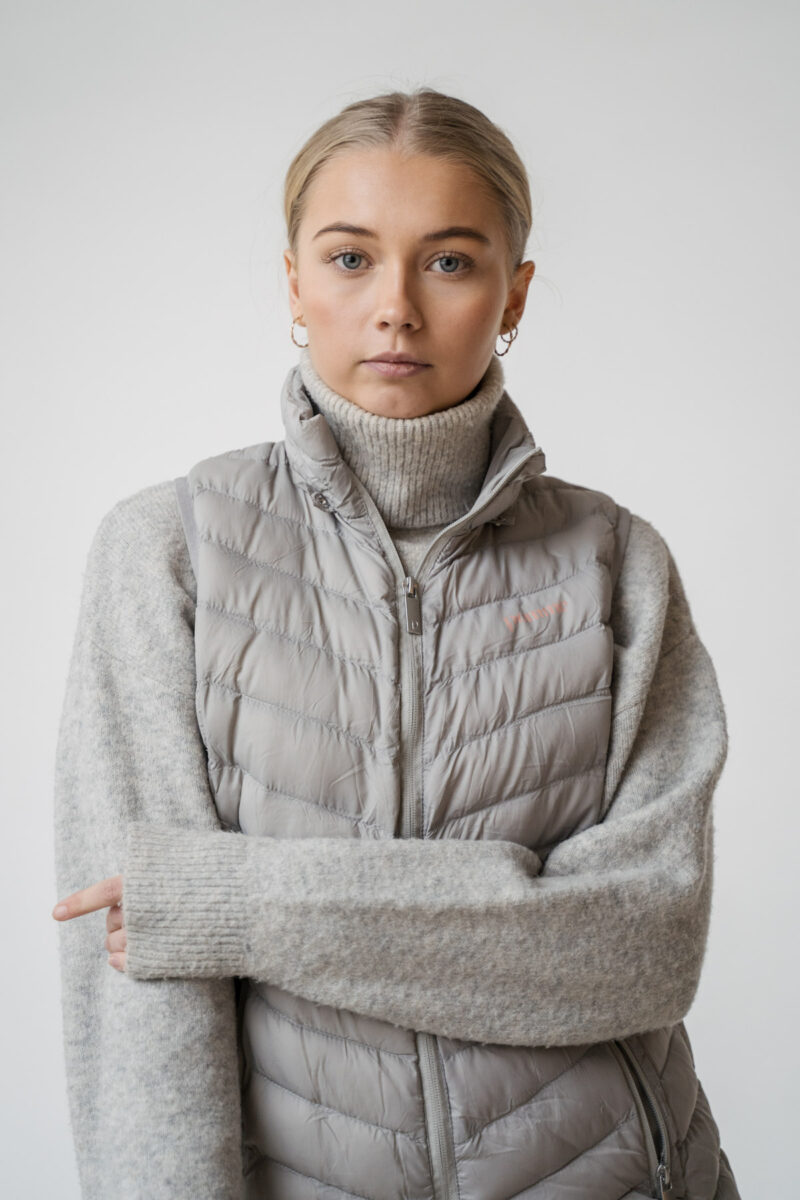 Pomme Ingrid, gilet léger gris Drizzle
