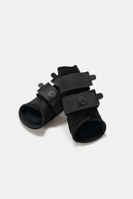 Amiko Brushing Boots, Black