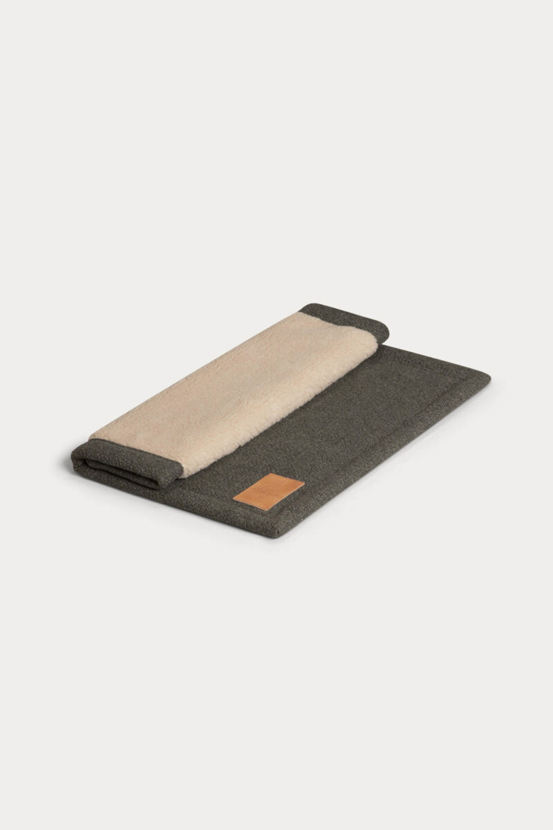 Denjo Dogs, Travel Blanket Snuggle with Leather Details Green