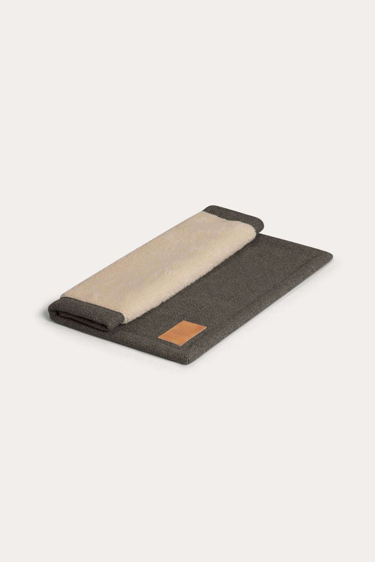 Denjo Dogs, Travel Blanket Snuggle with Leather Details Green