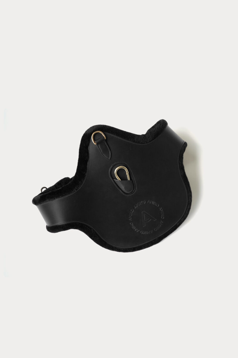 Amiko Essential Guard Girth Fur, Black