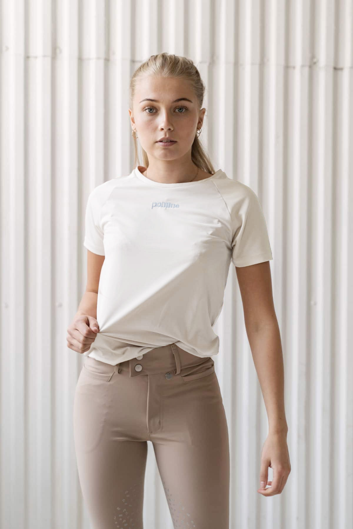 Pomme Saint White, Tee