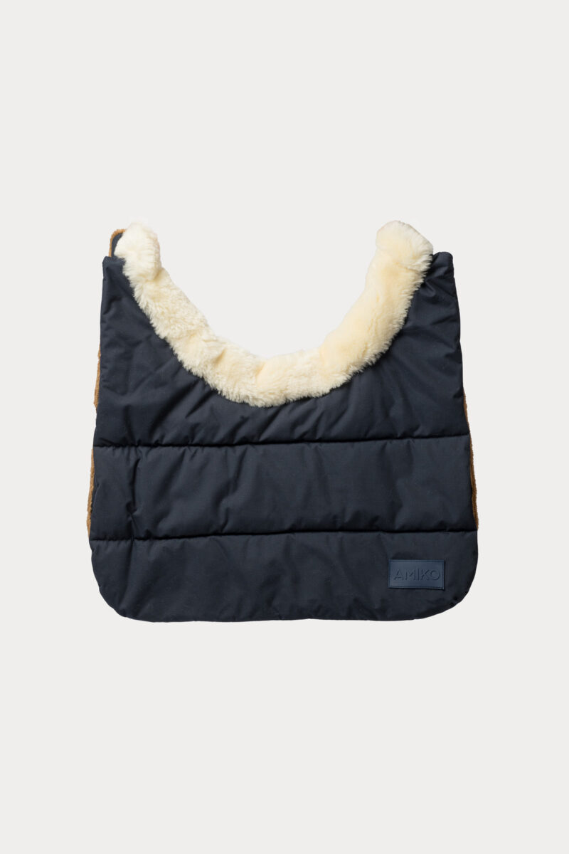 Amiko Essential Hästhaklapp, Marinblå/Creme Päls