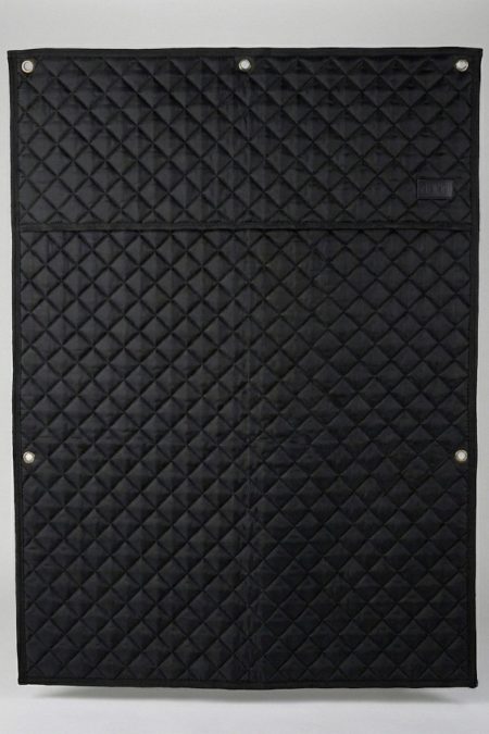 Amiko Stable Curtin, Black