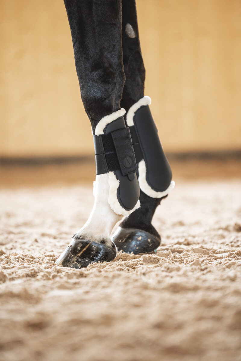 Amiko Essential Tendon met bontlaarzen, zwart