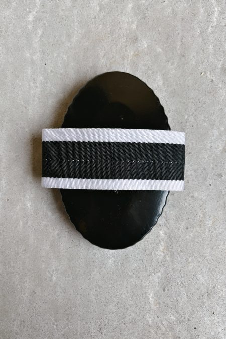 Amiko Metal Curry Comb, Black